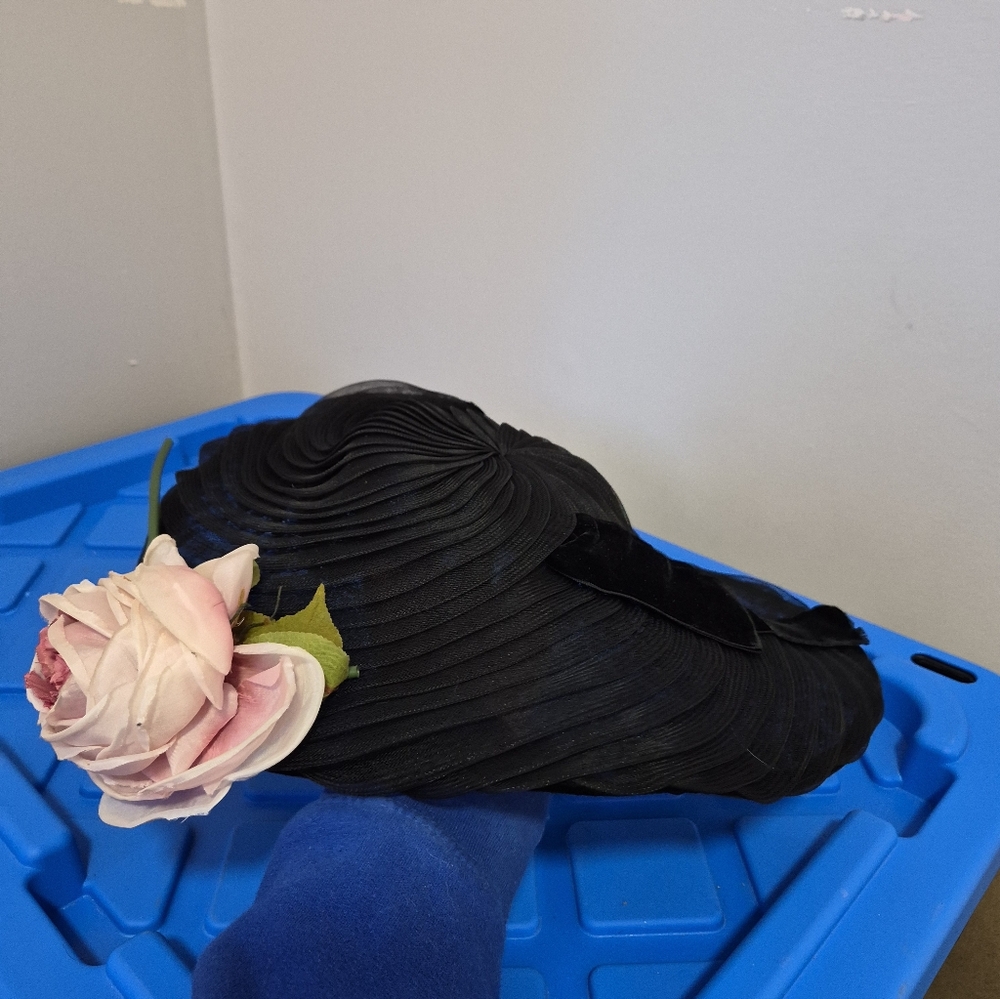 Vintage Vogue Plate Hat With Flowers